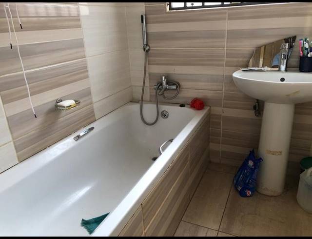 4 BEDROOM HOUSE FOR SALE IN THE ORCHARDS